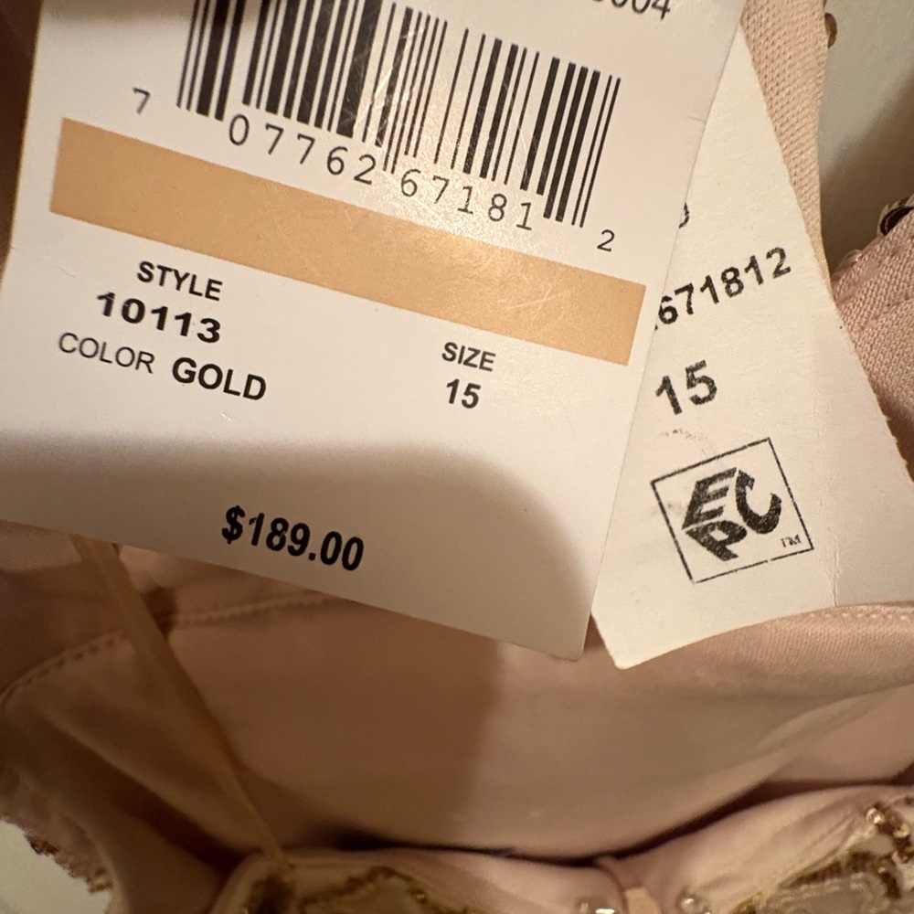 Morgan & Co. Beige Geometric Gown - Picture 6 of 12